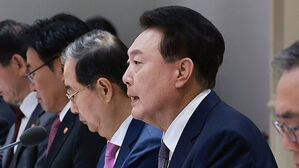 윤 대통령 "금투세 없애 시장 불안 제거&hellip;기업가치 높여 투자자 수익 선순환"