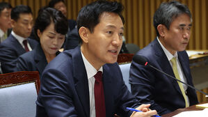 오세훈 시장 "상암경기장 잔디 논란에 정말 죄송&hellip;예산 많이 책정"