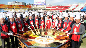 1시간에 쓰레기 4만 7천 개&hellip;"전주비빔밥축제 친환경 표방 무색"