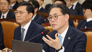 국세청장 "내부 감사 결과 공개&hellip;본청 자체 감사 추진"