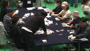 재보궐선거 개표 중&hellip;이 시각 개표소