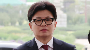 한동훈, 김 여사에 활동 중단&middot;의혹 규명 협조 요청&hellip;용산 인적쇄신 촉구