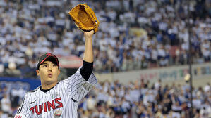 LG, 플레이오프 2패 뒤 첫 승&hellip;'기사회생'