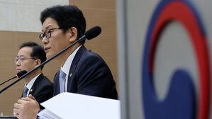 관세청장 "휴대폰 교체, '세관 마약 수사 외압' 증거 인멸과 무관"