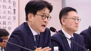 직무정지 이창수 지검장 "수사&middot;재판 차질없도록&hellip;돌아오겠다"