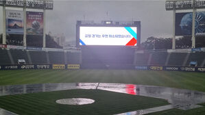 프로야구 플레이오프 삼성-LG 4차전도 비로 취소&hellip;내일 개최
