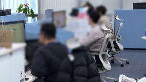 다시 늘어난 비정규직&hellip;임금 격차 역대 최대