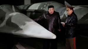 김정은, 전략미사일 기지 시찰&hellip;미 대선&middot;러 파병 염두