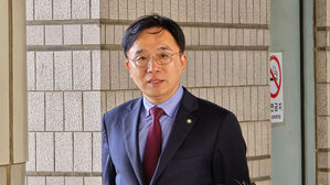 '박원순 피해자 신상 공개' 정철승 변호사, 1심서 징역 1년