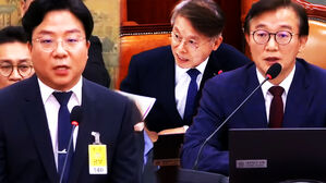 [영상] "하이브, 국감 중 이게 뭔 뜻이죠?!" 뜬금 속보에 싸해진 분위기&hellip;충격의 '내부 문건' 이어 "내부자 색출?" 늦은 밤 '발칵' 이유