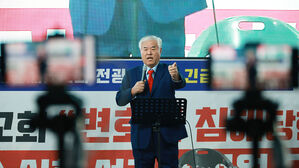 법원 "영장 심사 뒤 수갑 차고 호송된 전광훈에 국가 배상해야"