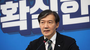 조국 "대통령 탄핵소추안 작성 중&hellip;조만간 초안 공개"