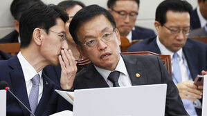 최상목 "3분기 성장률 예상보다 약해&hellip;무겁게 받아들여"