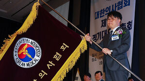 의협회장, 탄핵 투표 앞두고 "과오 만회할 기회 달라" 사과문