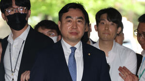 '민주당 돈봉투' 윤관석 징역 2년 실형 확정