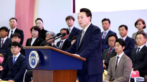 윤 대통령, 북 ICBM 발사에 "강력 대응"&hellip;대북독자제재 신규 지정