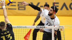 '레오&middot;허수봉&middot;신펑 고른 활약' 현대캐피탈, 4연승
