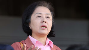 '명태균 의혹' 김영선 전 의원 검찰 출석 '김건희 여사에 공천 부탁?' "그런 건 없다"