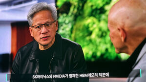 젠슨 황 "HBM4 공급, 6개월 앞당겨 달라"&hellip;최태원 "한번 해보겠다"