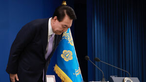 윤 대통령, 취임 후 처음으로 고개 숙여 사과&hellip;140분 최장 담화&middot;문답