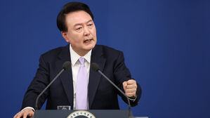 윤 대통령 "2026년 의대정원 논의 후 합리적 의견 따르면 돼"