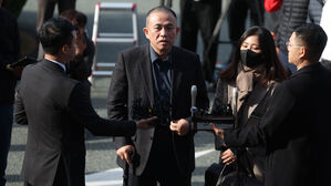 '공천개입 의혹' 명태균 검찰 출석&hellip;"돈 1원 받은 적 없어"