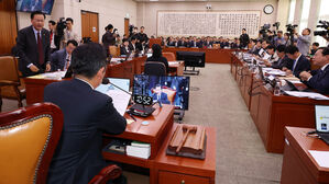 '검찰&middot;감사원 특활비 0원' 야당 주도 법사위 의결