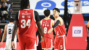 '속공으로만 37점' SK, KCC에 36점 차 대승