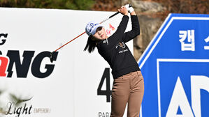 이제영, KLPGA 투어 시즌 최종전 2R 단독 선두