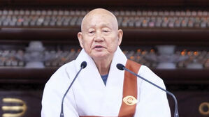 조계종 종정 "정진, 전쟁 그치게 하고 지구촌 청정하게 할 것"