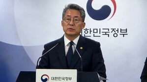 노동부 "주4.5일제 근로시간단축 협의 중&hellip;수입 감소 우려 검토"