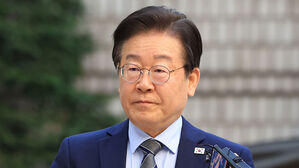 이재명 대표, 김혜경 씨 재판에 "먼지털기 희생제물&hellip;죽고 싶을 만큼 미안"