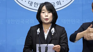 '후원금 횡령' 윤미향 징역형 집행유예 확정&hellip;기소 4년 만