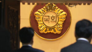 "정치인 가방끈 가장 긴 나라는 한국&hellip;박사가 3분의 1"