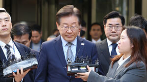 법원, 이재명 1심 '징역 1년 집유 2년' 선고&hellip;"죄책 무겁다"