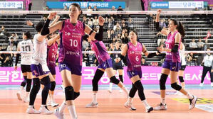 '김연경 &middot; 투트쿠 42점 합작' 흥국, 도공 꺾고 7연승 선두 질주