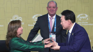 페루 APEC 폐막&hellip;의사봉 받은 윤 "지속 가능한 내일 함께 만들 것"