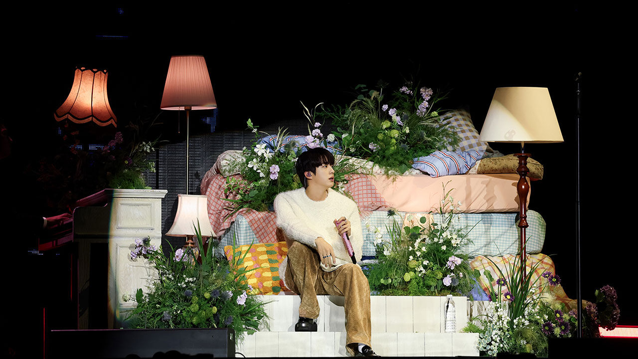 그룹 방탄소년단(BTS) 진 솔로 앨범 '해피'(Happy) 발매 기념 팬 쇼케이스 (사진=빅히트뮤직 제공, 연합뉴스)