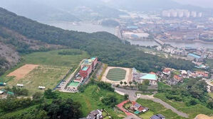조국 일가 '웅동학원' 사회 환원&middot;모친 이사장 사퇴 전망