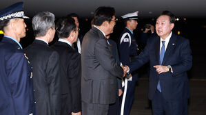 윤 대통령, APEC&middot;G20 정상회의 마치고 귀국