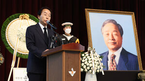 고 김영삼 전 대통령 9주기 추모식&hellip;여야 지도부 집결