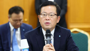 검찰, '부당대출 보고의무 위반' 조병규 전 우리은행장 무혐의