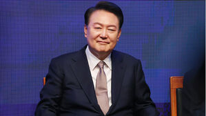 윤 대통령 "양극화 타개해 국민 전체가 성장 엔진 될 수 있도록 해야"