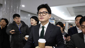경찰, '한동훈 댓글팀 의혹' 고발인 소환 조사