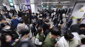 서울 폭설에 지하철 러시아워 연장&hellip;1∼8호선 오전 9시 30분까지