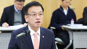 최상목 "향후 6개월, 우리 산업의 운명 가르는 골든타임"