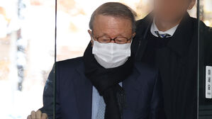 법원, '200억대 횡령&middot;배임 혐의' 홍원식 전 남양유업 회장 보석 허가