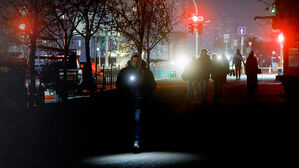 러 공습에 한겨울 우크라 100만 가구 최악의 정전&middot;단수