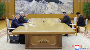 김정은, 러 국방 접견…"북한 정부·군대, 러 영토 완정 지지 불변"