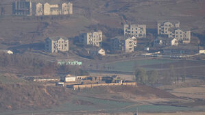 "북한 경치보며 커피 한 잔"&hellip;김포 애기봉 스벅 외신도 주목